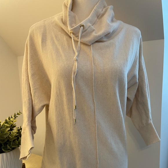 Cream 3/4 sleeve sweater - Picture 1 of 5